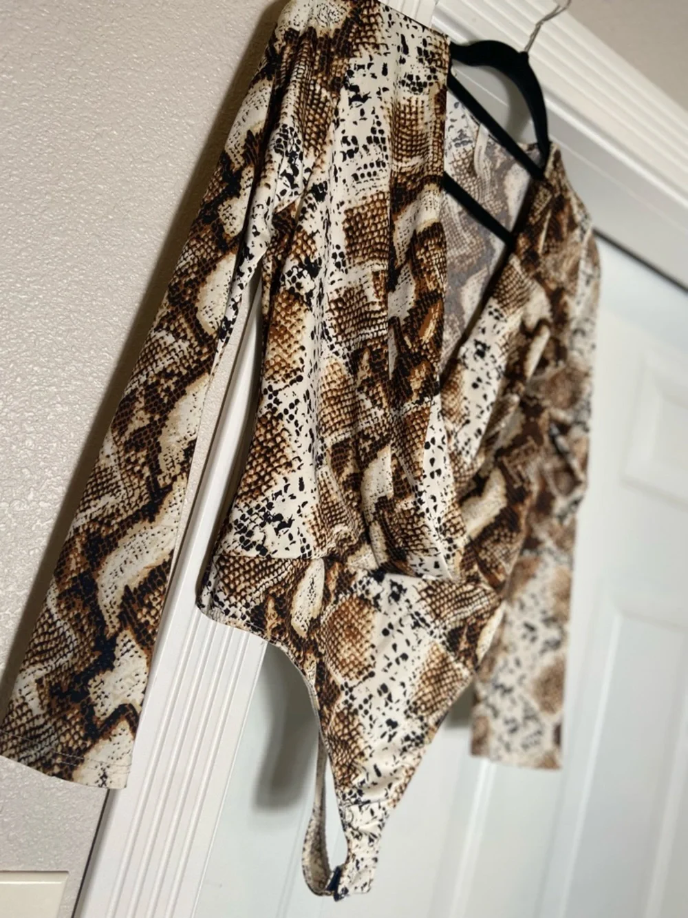 Chocolate U.S.A~Bold~Plunging~V-Neck~ Snakeskin Print~Wrap Style~Bodysuit~Size L